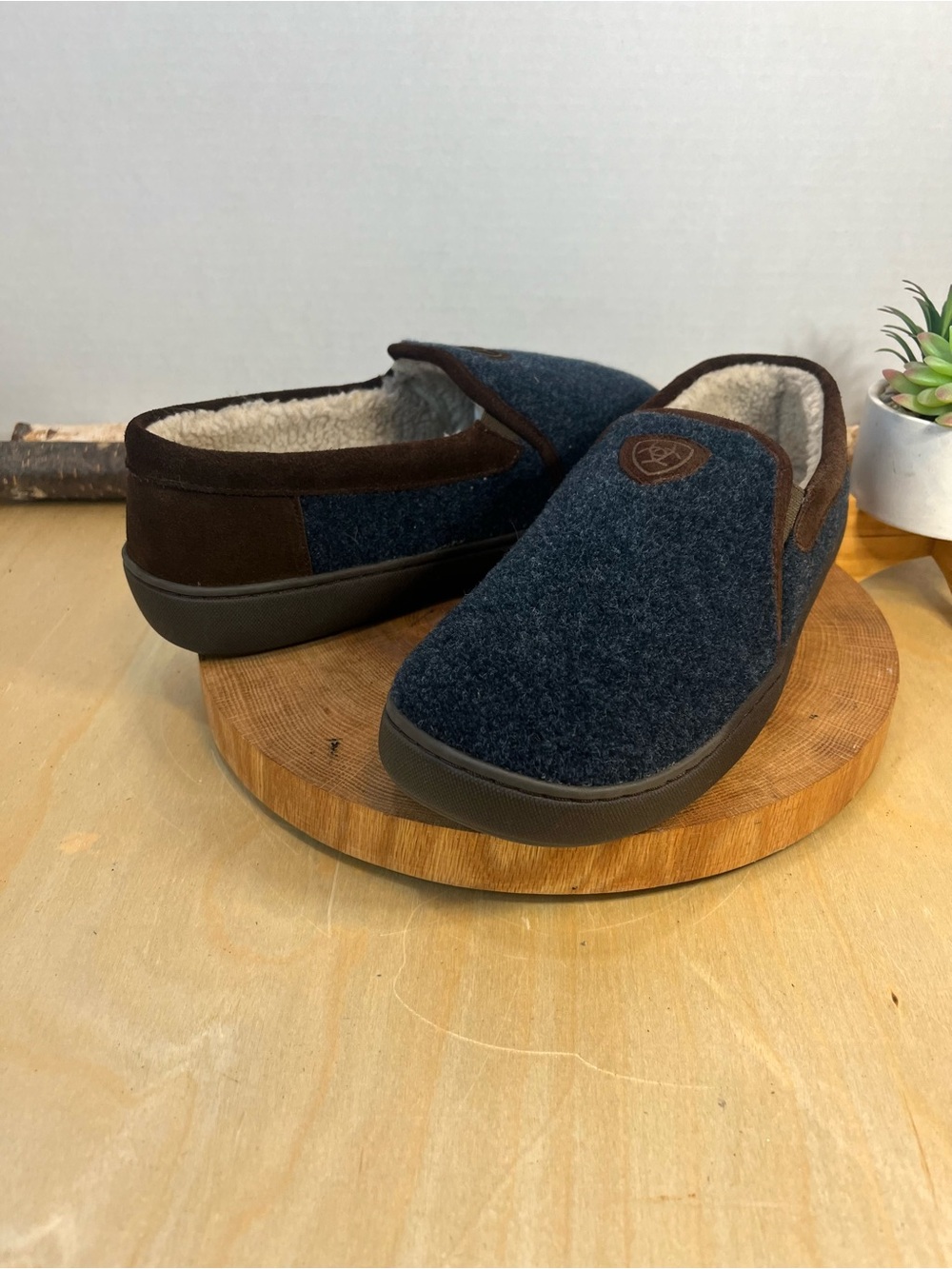 Ariat Men's Lincoln Slippers Navy Blue Size 12 Like New